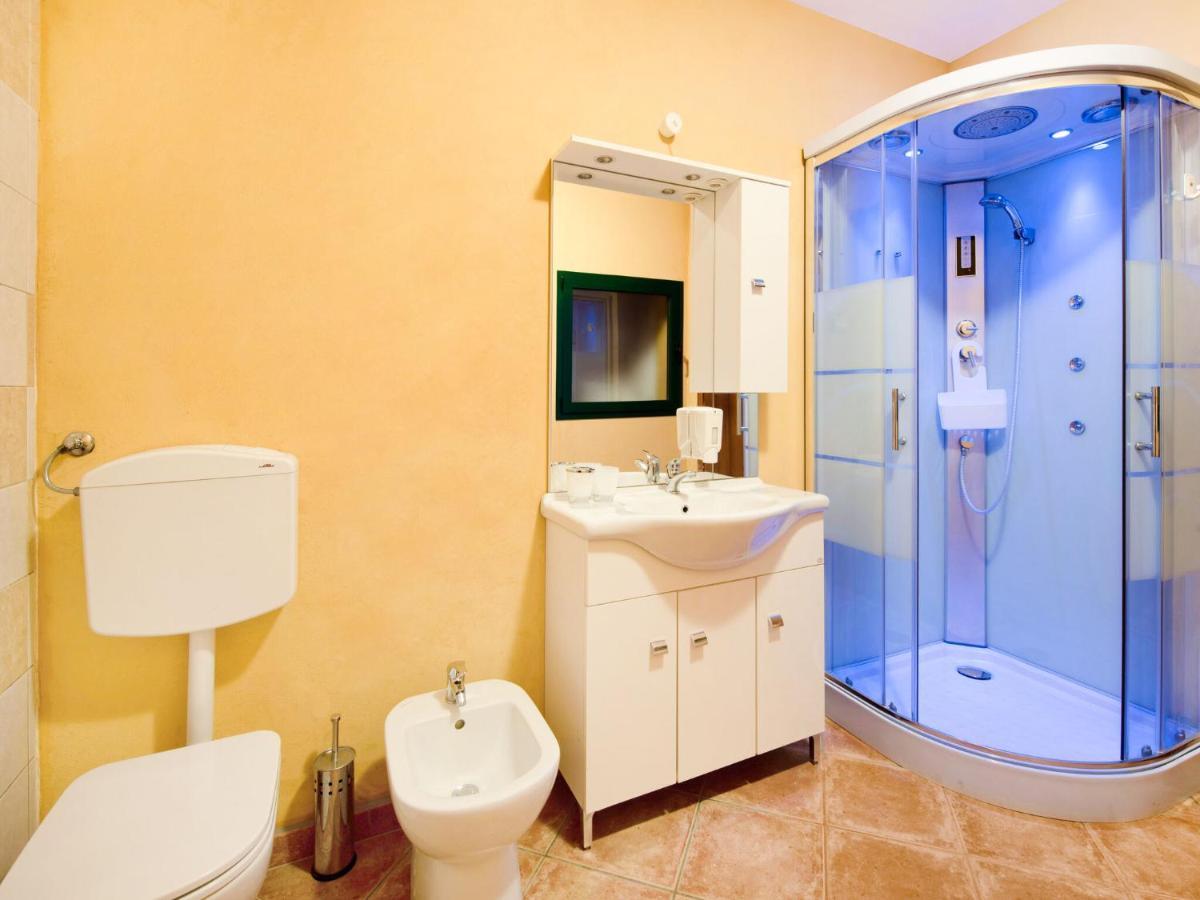 הוילה מארונה Beautiful Chalet With Swimming Pool In Lombardy מראה חיצוני תמונה